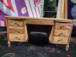 lot 47238 image: Vintage Desk