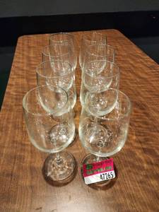 lot 47265 image: Lot of 8 Wine Glasses