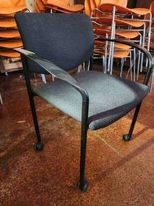 lot 47310 image: Lot of 2 Steelcase Rolling Chairs
