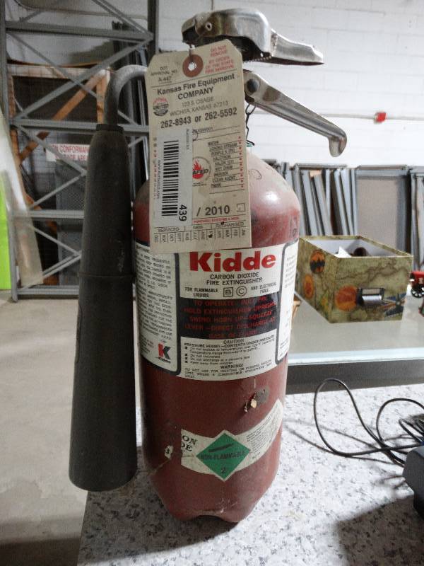lot 439 image: Kidde fire extinguisher