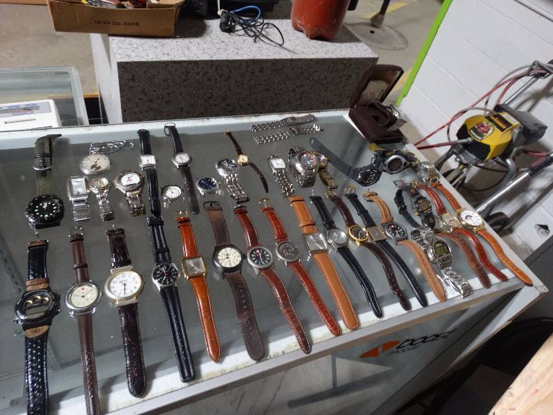 lot 458 image: Large lot of 35 various wrist watches watches - Good name watches in this lot.