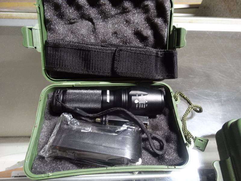lot 490 image: New in case 800M LED flashlight kit