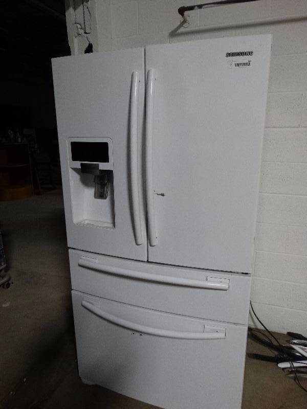 lot 506 image: White Samsung french door fridge wbottom freezer and ice and water in door