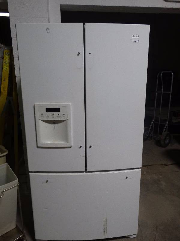 lot 507 image: Kenmore Elite french door White fridge wbottom freezer and ice and water in door