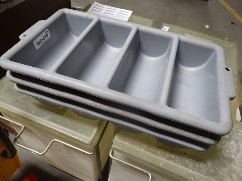 lot 541 image: Lot of 3 plastic silverware trays.