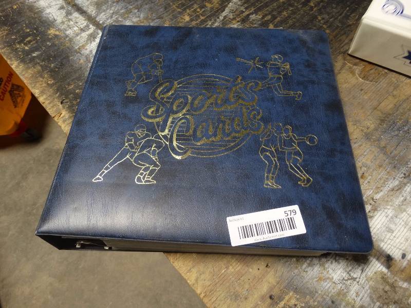 lot 579 image: lot of baseball cards w binder