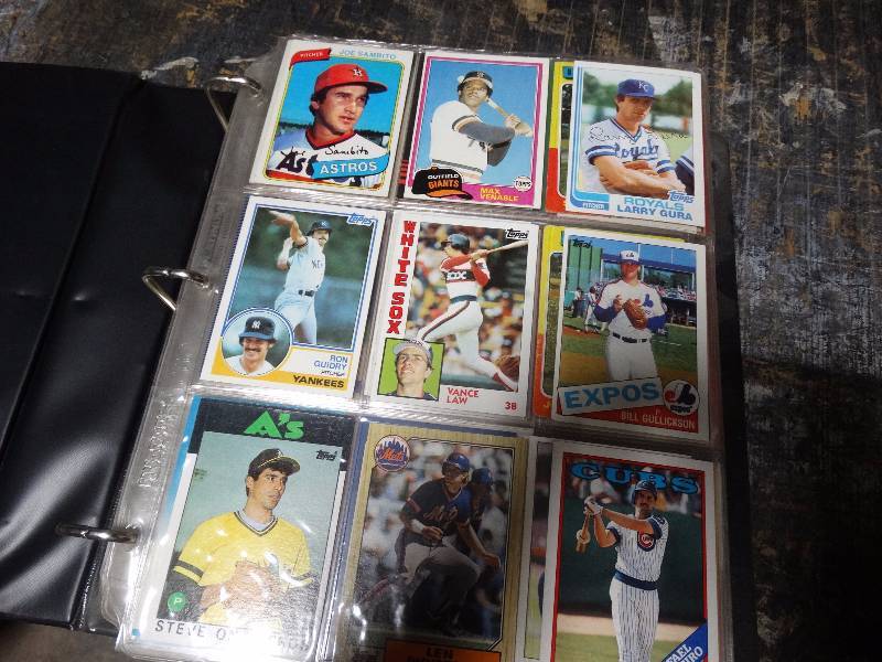 lot 583 image: lot of baseball cards w binder