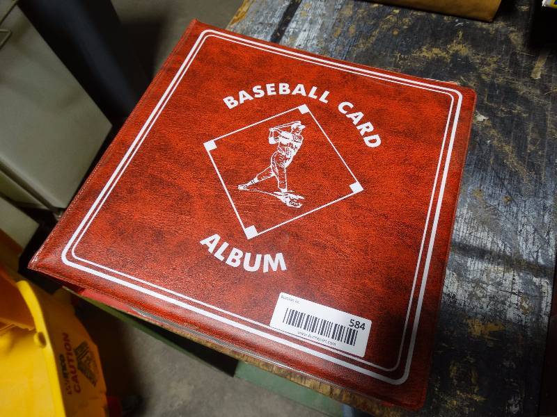 lot 584 image: lot of baseball cards w binder