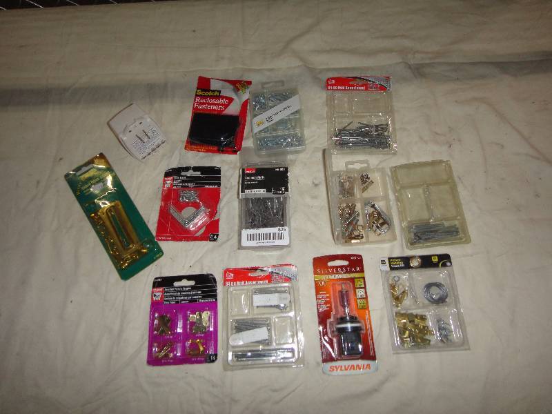lot 825 image: Lot of Random Items