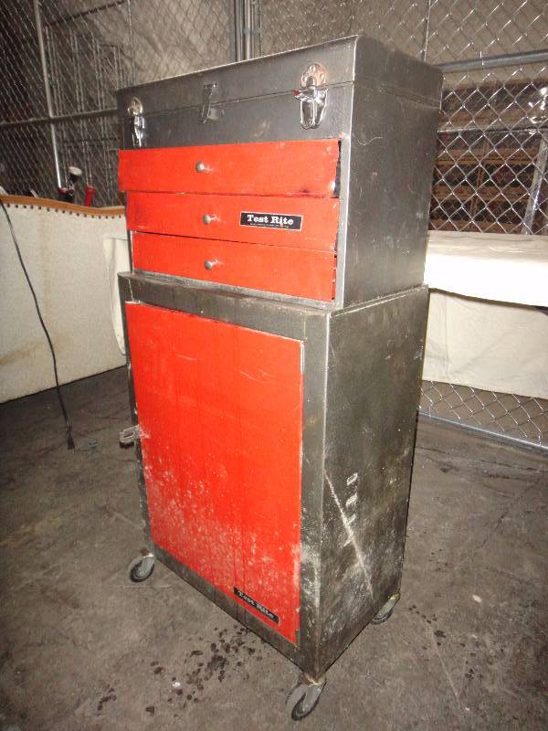 lot 828 image: Toolbox Contents Included
