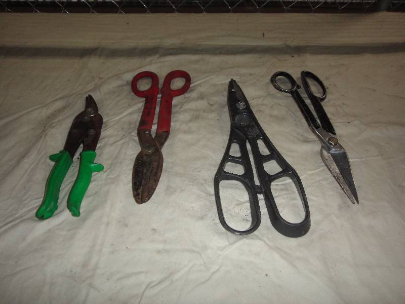 lot 839 image: Lot of Snips