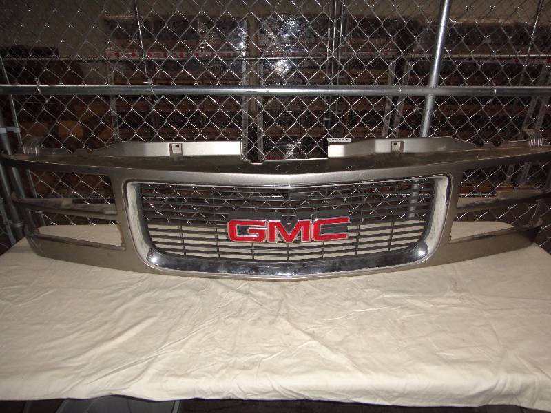 lot 883 image: GMC Front Grill