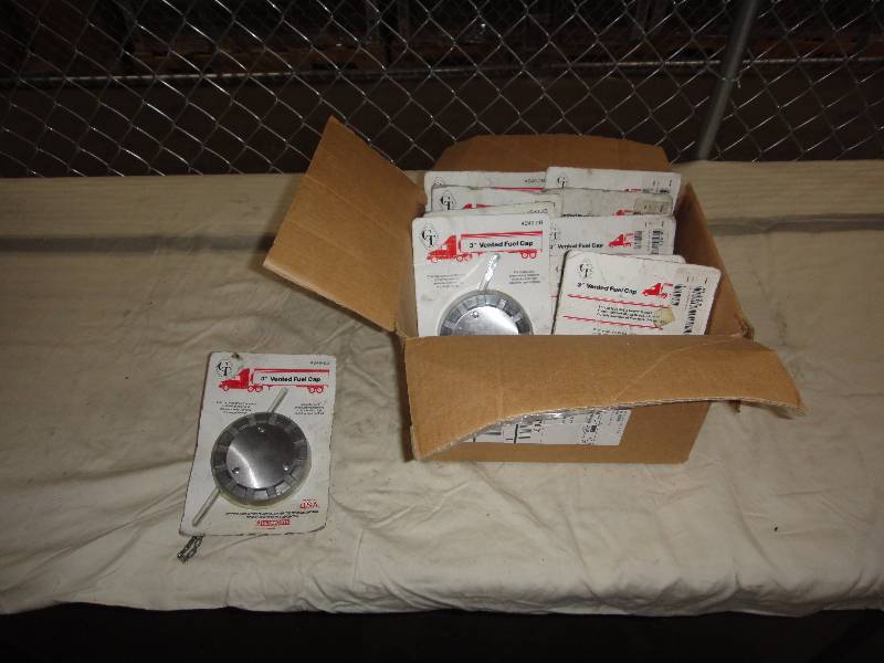 lot 885 image: Lot of Random Auto Parts