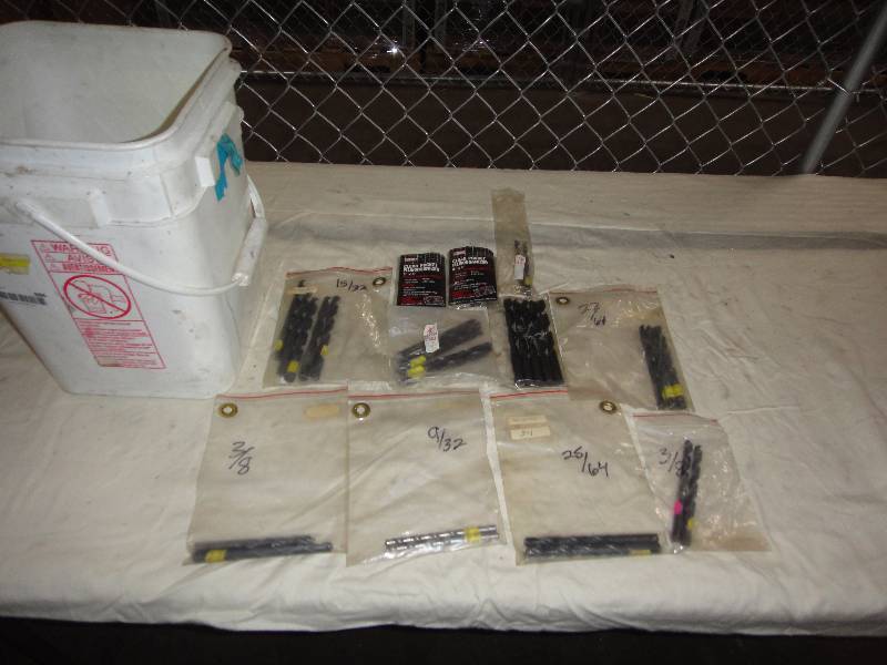 lot 886 image: Lot of Drill Bits