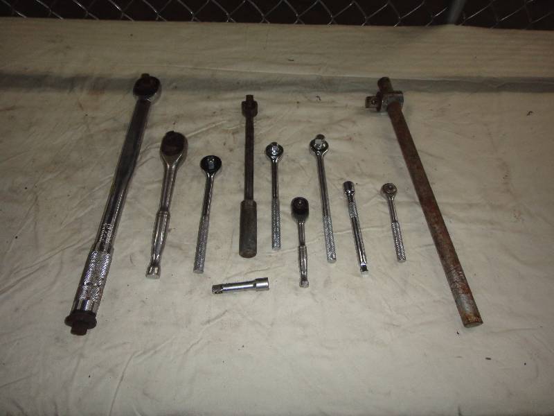 lot 903 image: Tool Lot