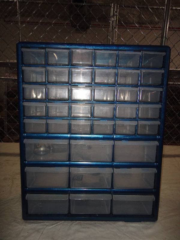 lot 904 image: Cubby Bin