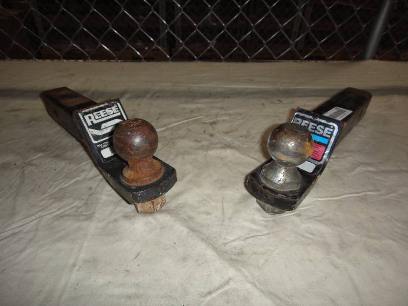 lot 907 image: Trailer Hitches