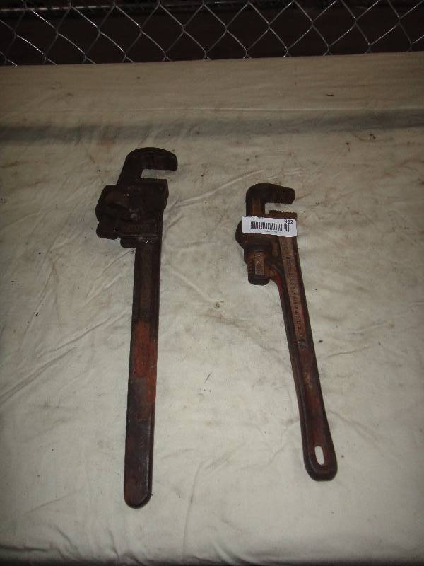 lot 912 image: Pipe Wrenches