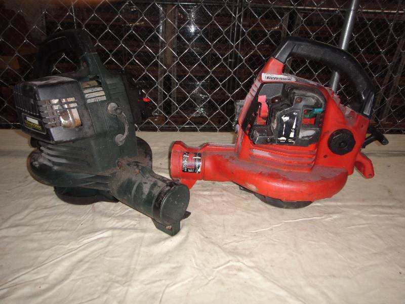 lot 935 image: Leaf Blowers