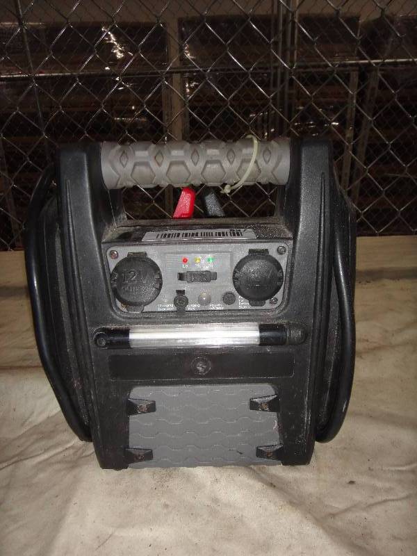 lot 937 image: Battery Charger