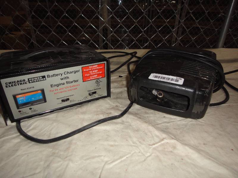 lot 938 image: Battery Charger