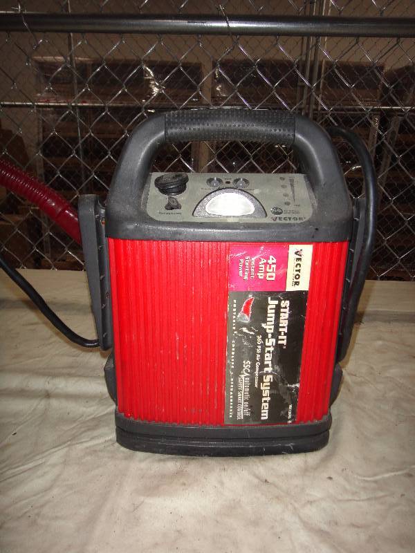 lot 939 image: Battery Charger