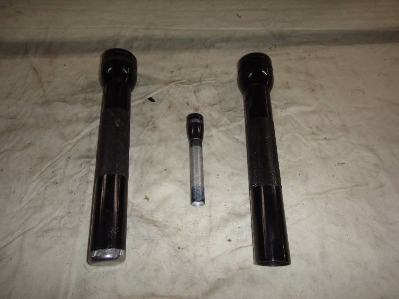 lot 943 image: Lot of Flashlights