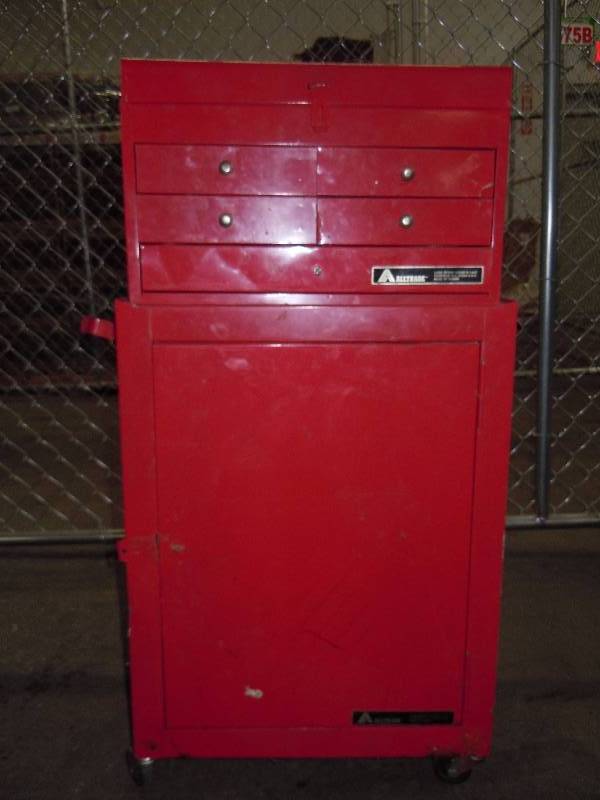 lot 830 image: Toolbox Contents Included