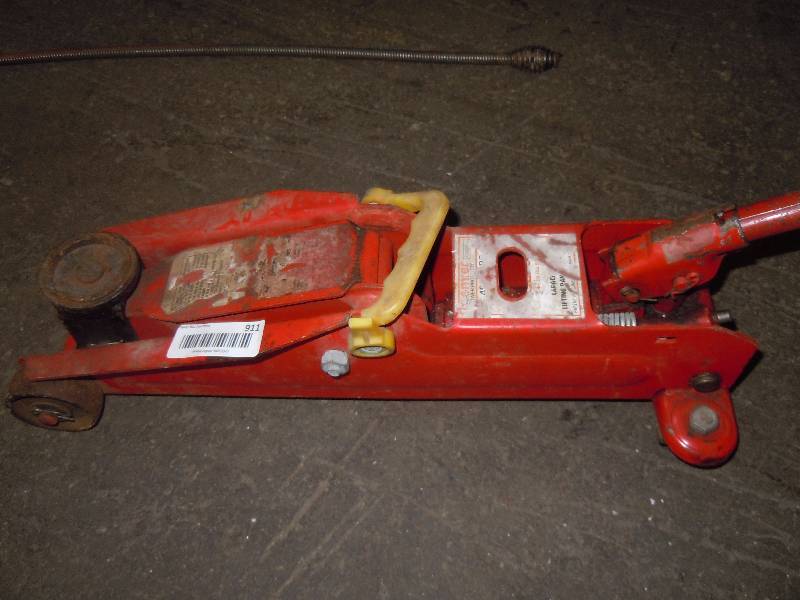 lot 911 image: Floor Jack