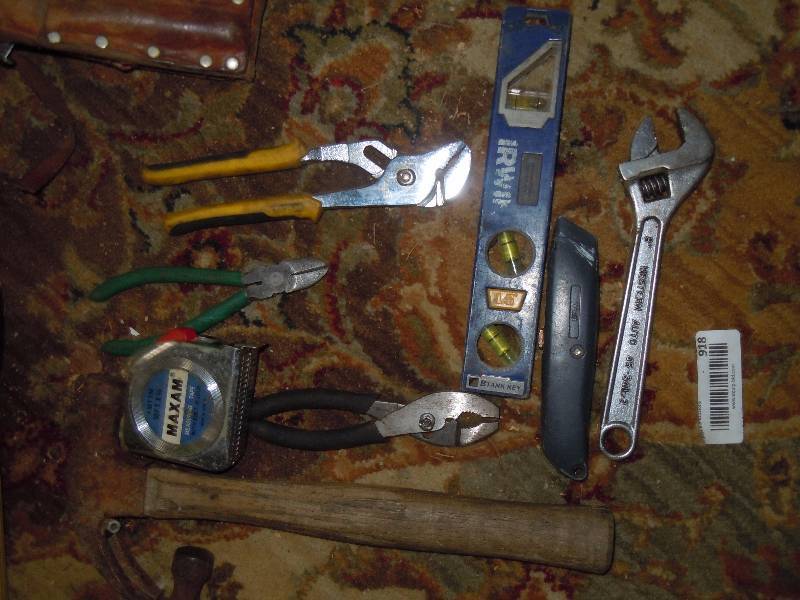 lot 918 image: Random Lot of Tools