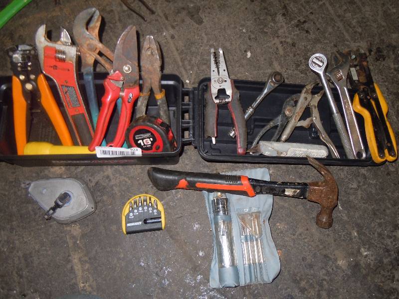 lot 923 image: Random Lot of Tools
