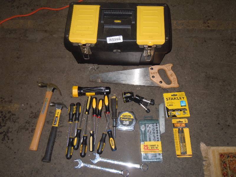 lot 924 image: Random Lot of Tools