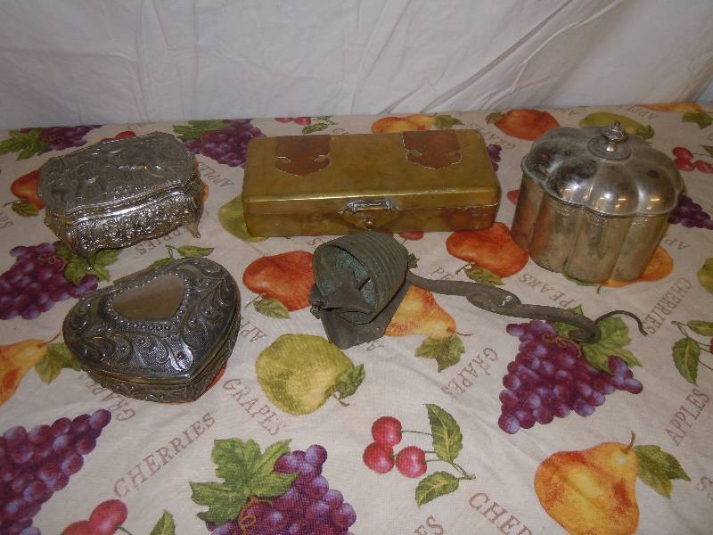 lot 758 image: Lot of Jewelry Boxes
