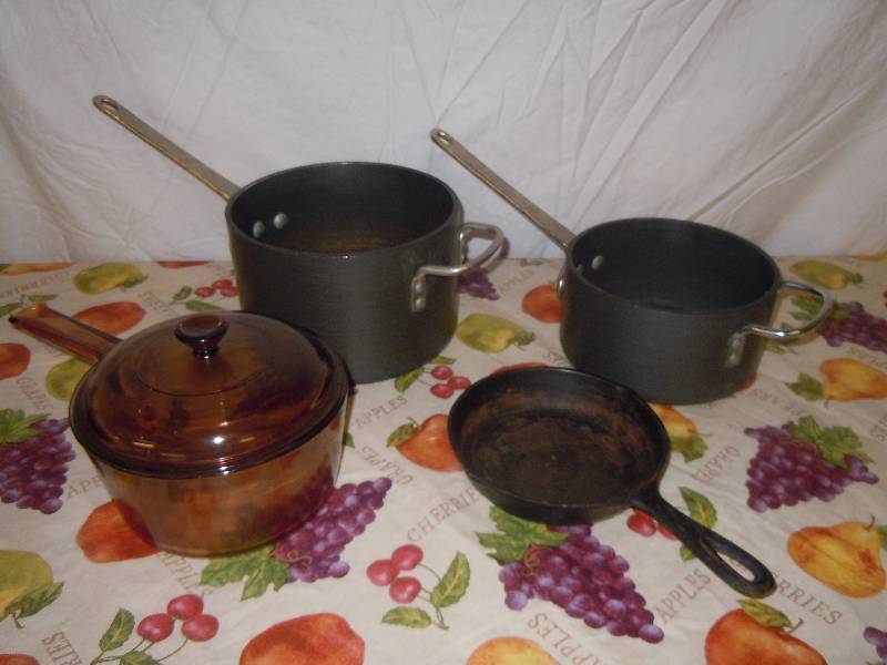 lot 759 image: Lot of Pots and Pans