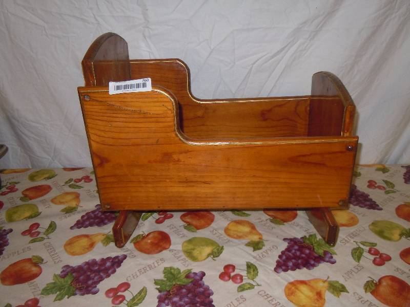 lot 760 image: Wooden Baby Bed