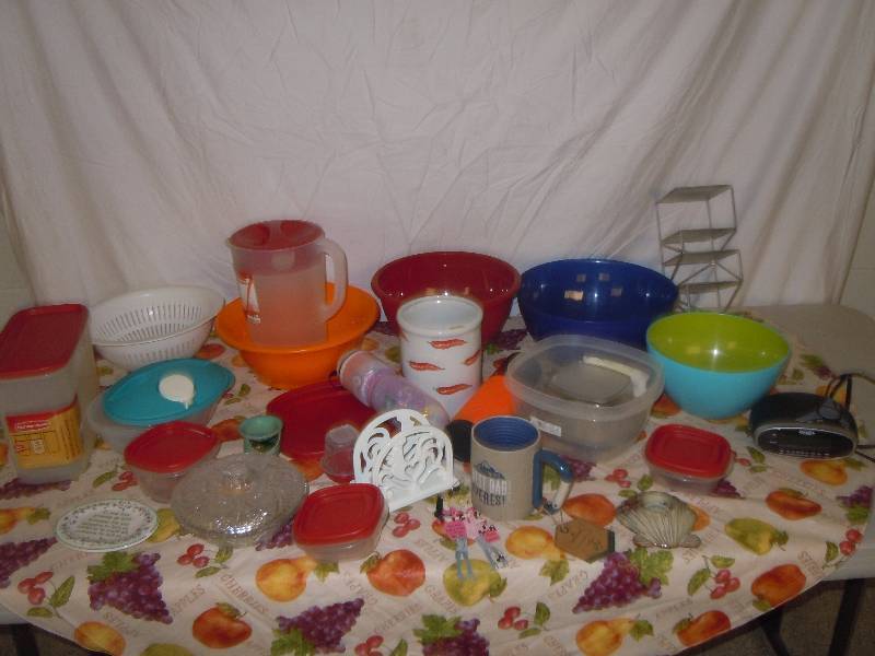 lot 764 image: Lot of Kitchen Items