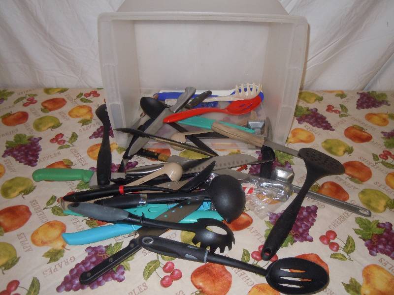 lot 767 image: Lot of Kitchen Utensils