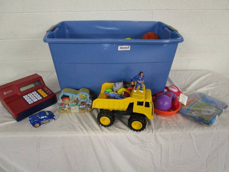 lot 816 image: Lot of Toys