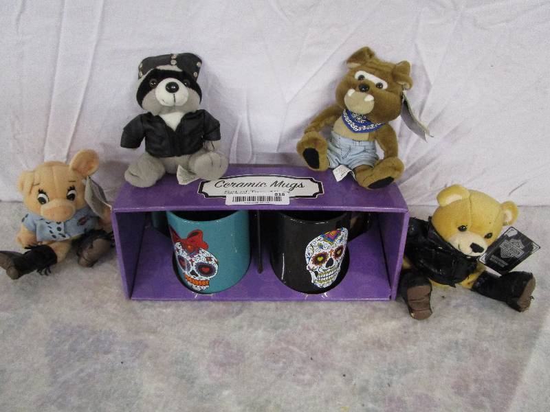 lot 818 image: Lot of Toys