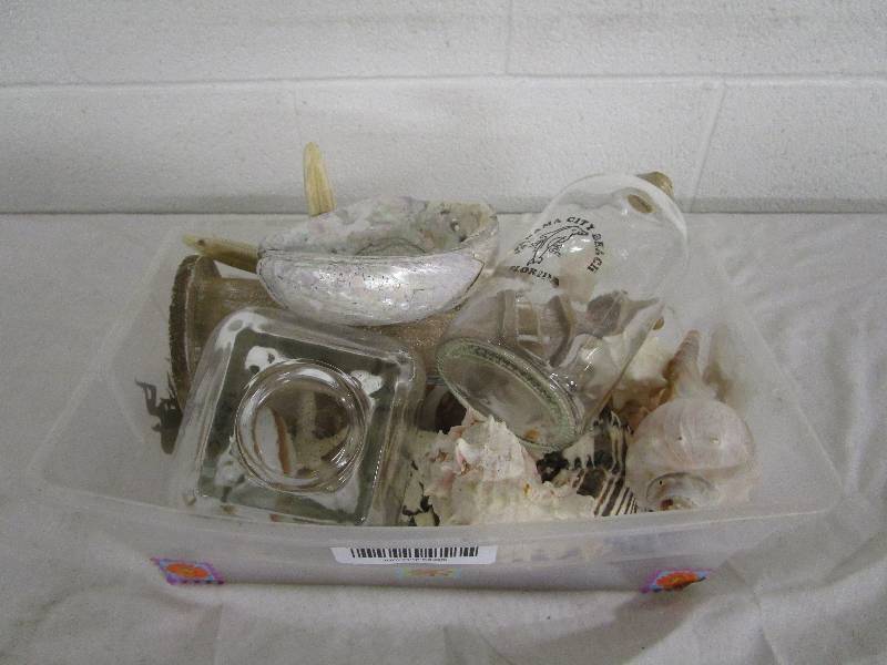 lot 858 image: Lot of Random Items