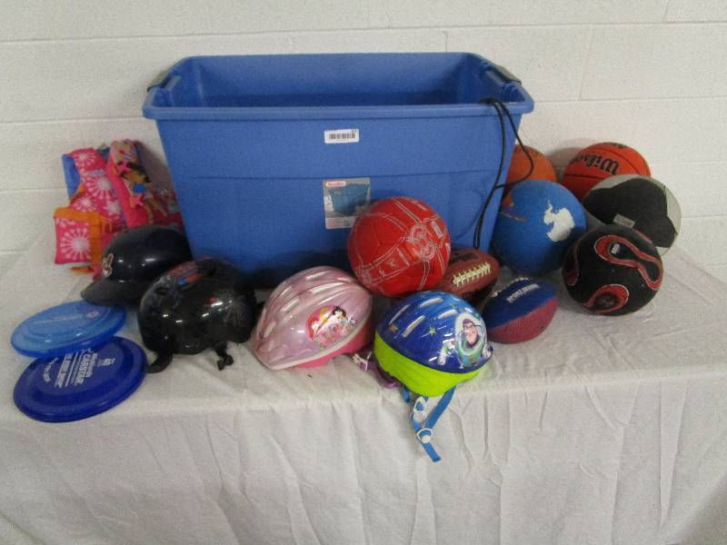 lot 876 image: Lot of Sporting Goods