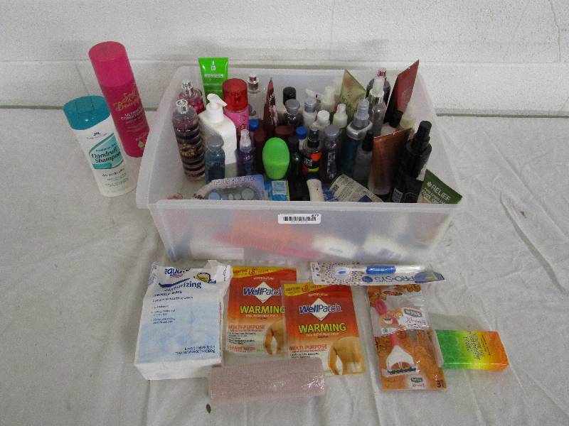 lot 877 image: Lot of Beauty Products