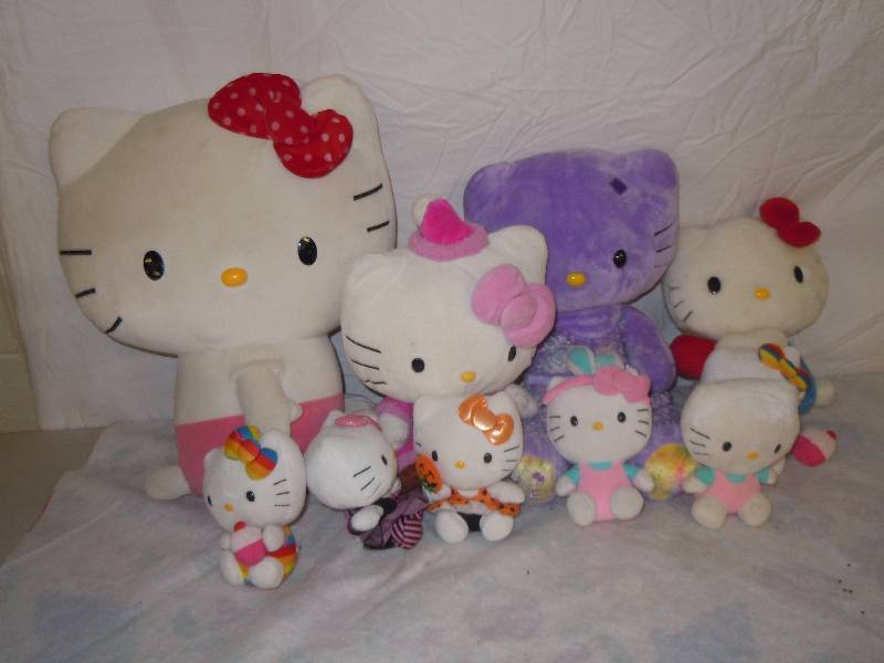 lot 879 image: Hello Kitty Lot