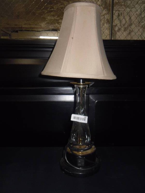 lot 431 image: Lamp