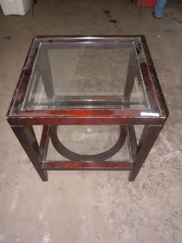 lot 410 image: End Table