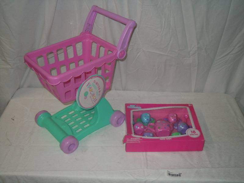 lot 424 image: Lot of Kids Items