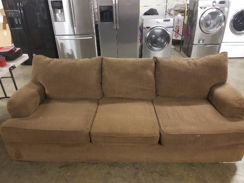 lot 15 image: Nice Couch