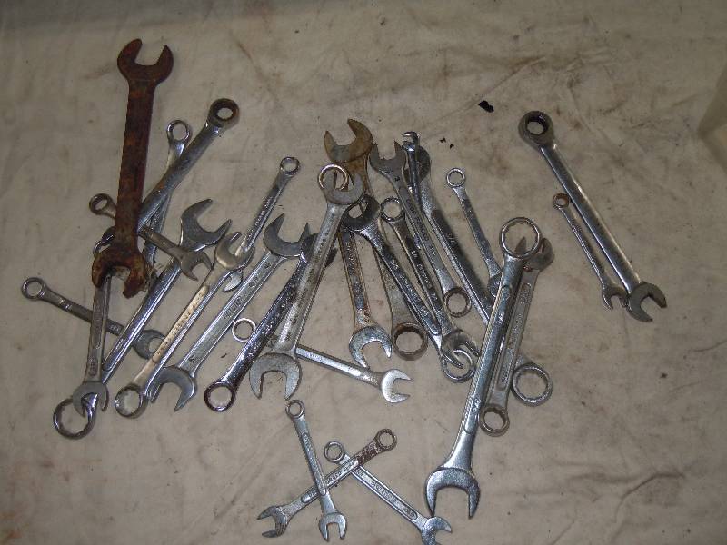 lot 213 image: Lot of Wrenches