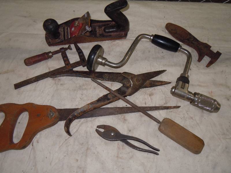 lot 2300 image: Lot of Random Tools