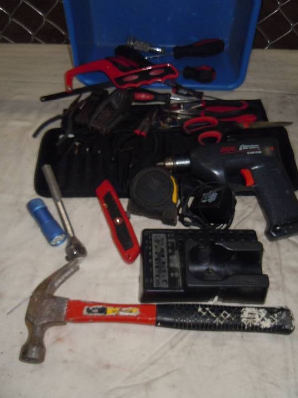 lot 2320 image: Lot of Random Tools